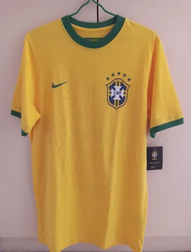 Camisa Brasil Nike, nova, com etiqueta, Slim Fit, tam M.