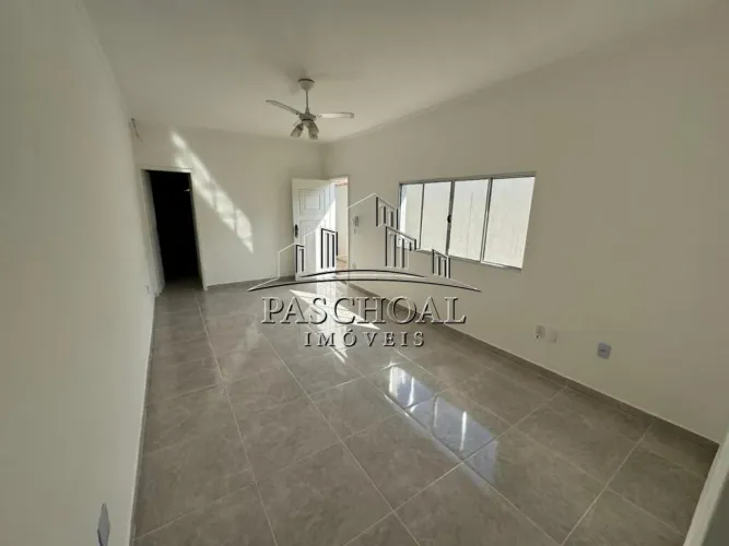 Casa á venda 3 dormitorios 1 suite 2 vagas cobertas - 184m² - R$750mil - Guilhermina-Praia