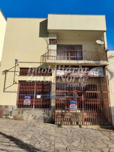 Excelente LOJÃO c/aprox. 100m², com copa e banheiro. Conta c/ ampla vitrine/portas de vidr