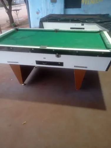 Mesa de sinuca em bom estado semi nova