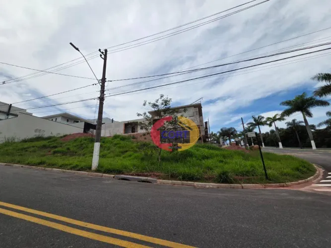 TERRENO DE ESQUINA À VENDA  CONDOMÍNIO VERDES LAGOS