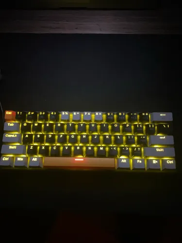 Teclado Gamer Mecânico E-YOOSO Z11 Led 60% 61 Teclas Semi novo/sem marcas de uso