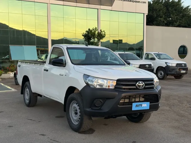 Toyota Hilux CS 4X4 2.8 TDI Diesel Mec. 2023