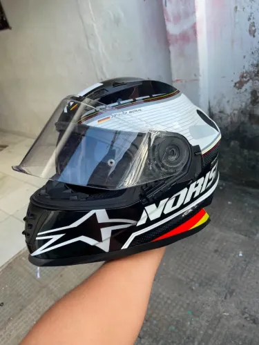 Norisk modelo novo impecável