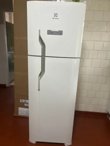 Geladeira Electrolux DFN41 Frost Free 220V - Para conserto ou peças