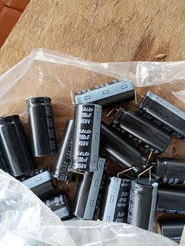 20 capacitores eletroliticos 100 uF x 400v
