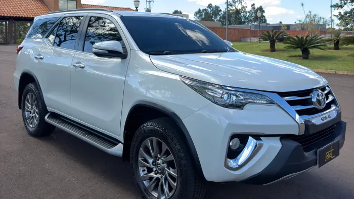 Toyota Hilux SW4 SRX 4X4 2.8 TDI 16V Dies. Aut. 2017