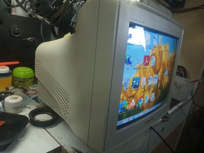 Monitor Samsung CRT branco 15