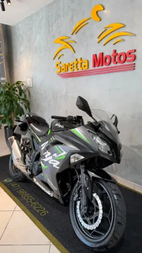 Kawasaki Ninja 300 2015 - Preta