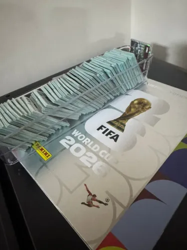 Album Ouro ou Prata da Copa do Mundo 2026 + 994 Figurinhas para Colar + 2 Legends Brinde