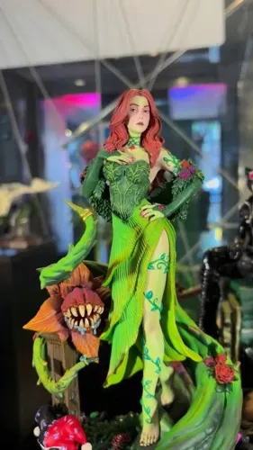 Poison Ivy Deluxe Iron Studios