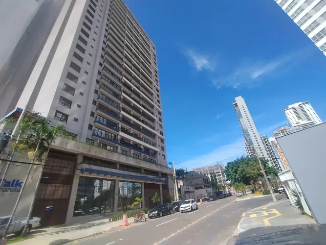 Apartamento semi novo à venda, com três suítes, completo em armários, no melhor do Setor M