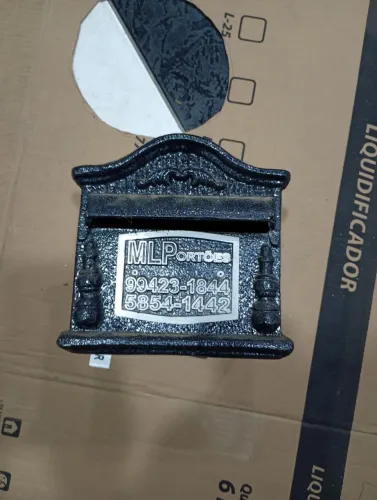 Vendo caixa de correio de alumínio