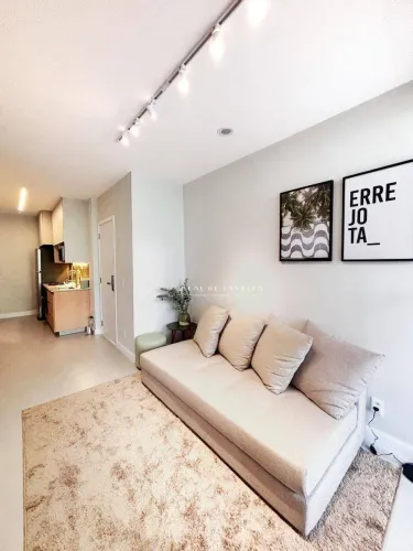 Apartamento reformado em Ipanema: 2 quartos e 1 vaga, reformado e mobiliado.