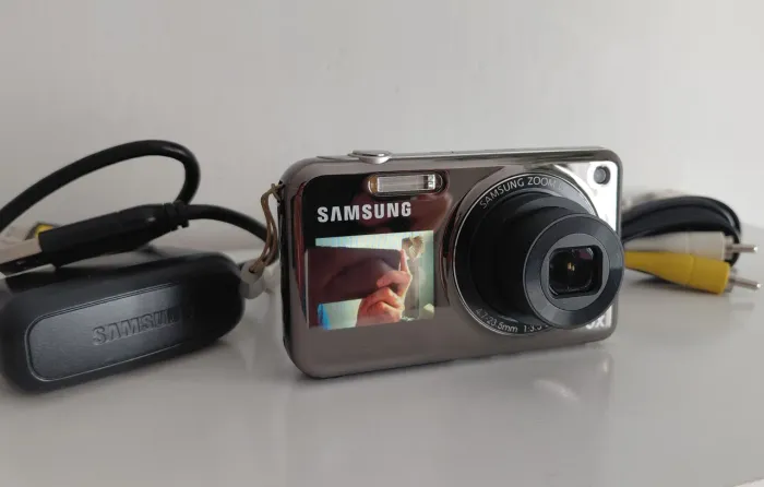 Camera digital Samsung PL120 - 14.1MP Com tela de Selfie!!!