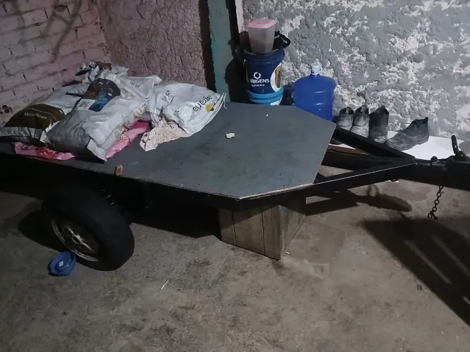 Vendo carretinha ótima pra  trabalhar   medida 1mt por 180mt