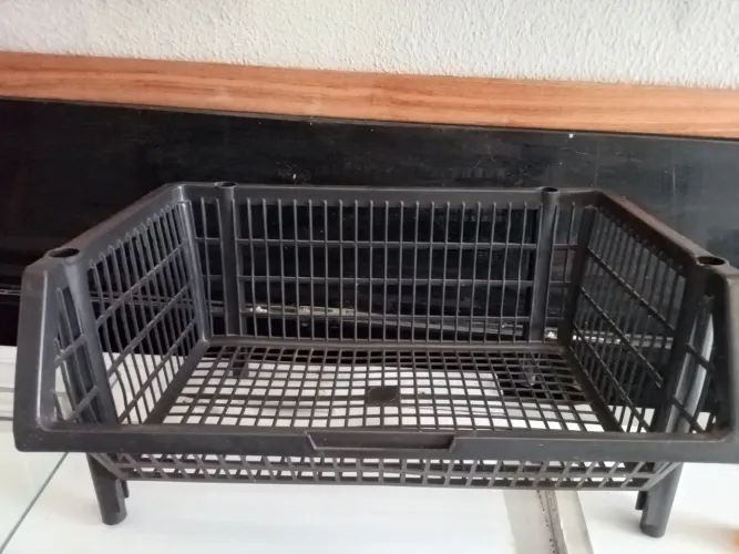 CESTO PLÁSTICO EMPILHÁVEL - R$ 10,00 CADA. <br>? Vendo cestos