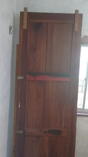 Vendo porta de madeira