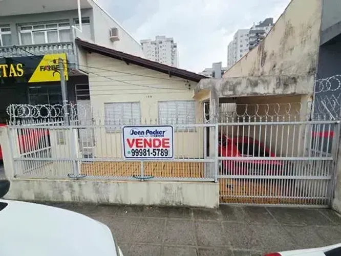 Estreito casa entre as duas Avenidas Principais