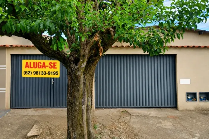 Casa pequena de 2 quartos, 2 vagas de garagem em Anápolis Goiás