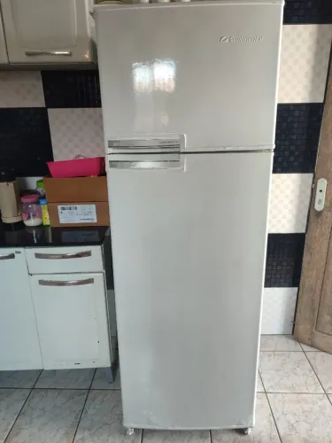 Geladeira Esmaltec Duplex.