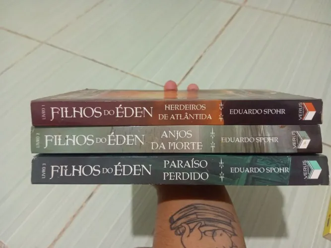 Livros Variados de Ficção a Romance