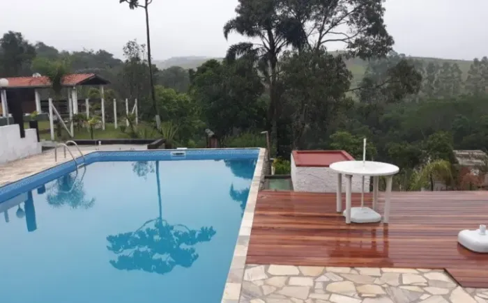 Chácara em Santa Isabel 4 dormitórios, piscina aquecida a meia hora de SP