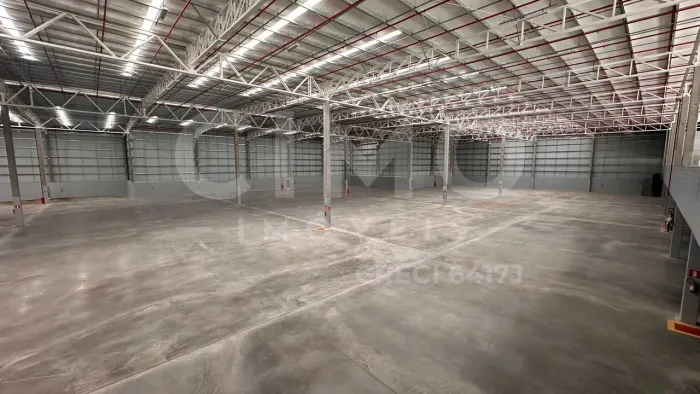 Galpão para locação de 2.300m² com 4 docas em Itajaí- próximo à BR-101 SC