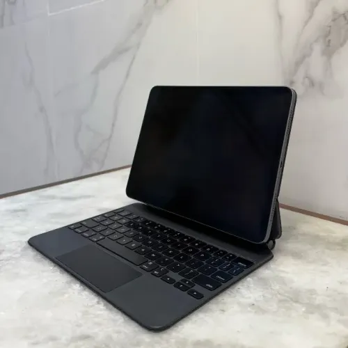 iPad Air 5º geração + Teclado Magic Keyboard Apple 