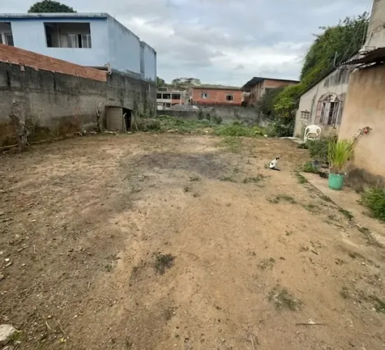 Lote estratégico de 300m2 no coração do Bairro Universal, Viana.