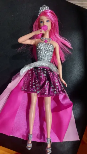Boneca Barbie Princesa Courtney 