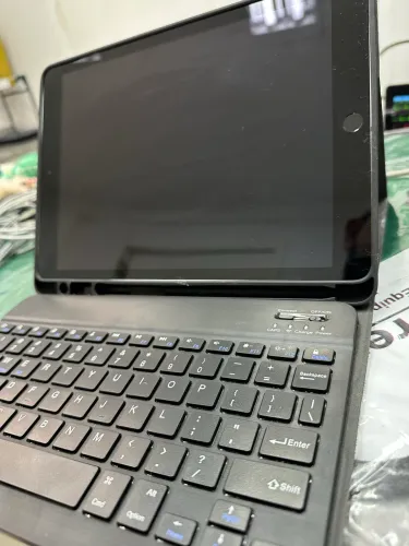 iPad 9 geração 64gb + capa com teclado