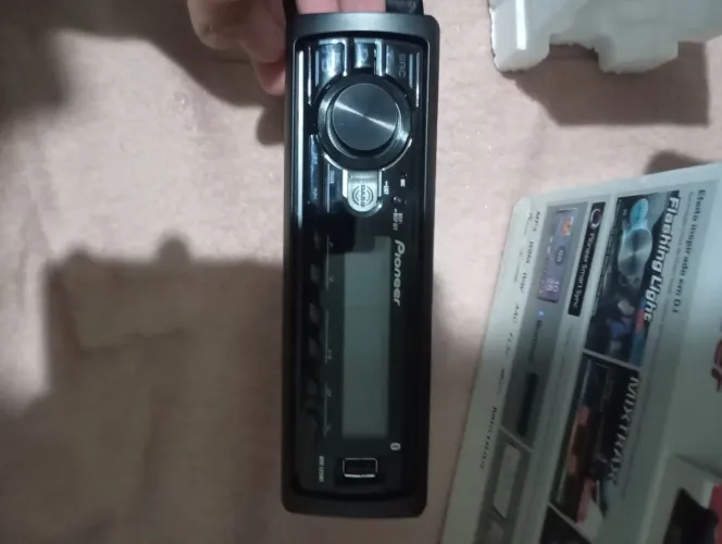 Toca cd Pioneer 235bt