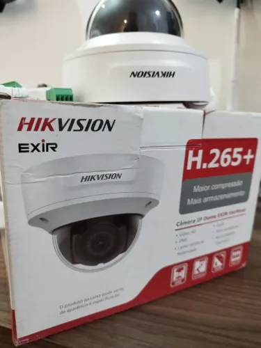 Câmera IP Hikvision Dome EXIR Varifocal