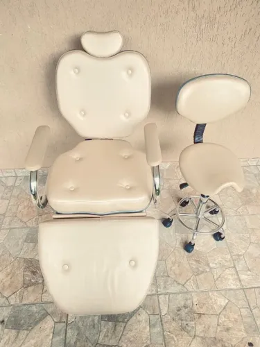 Poltrona Reclinável Pigmentação Maquiagem + Lombar Champanhe Acetinado + Banqueta de apoio