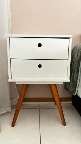 Mesa de cabiceira 