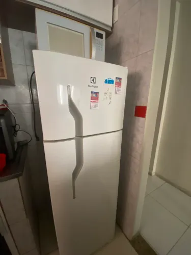 Geladeira Electrolux (850) Léia o anúncio