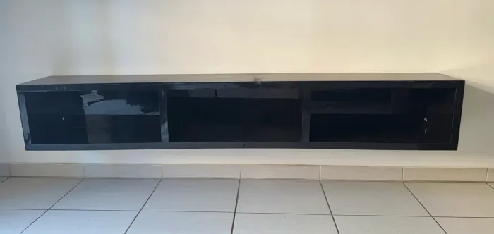 Rack suspenso minimalista para TV em MDF Lindoooo