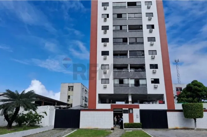 Apartamento há 400m da praia em Candeias!