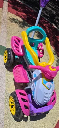 Quadriciclo Infantil Passeio e Pedal Maral Magical