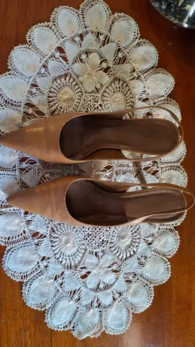 DOIS PARES DE SAPATOS CHANEL, 36