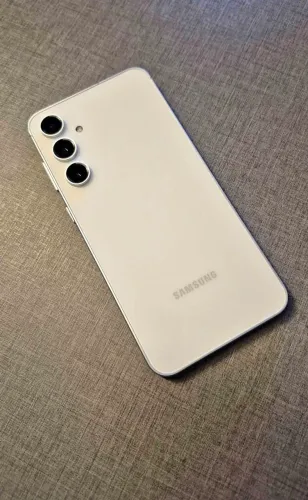 Samsung Galaxy S23 256Gb creme impecável