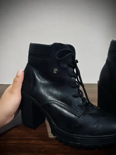 Bota usada - Viamarte