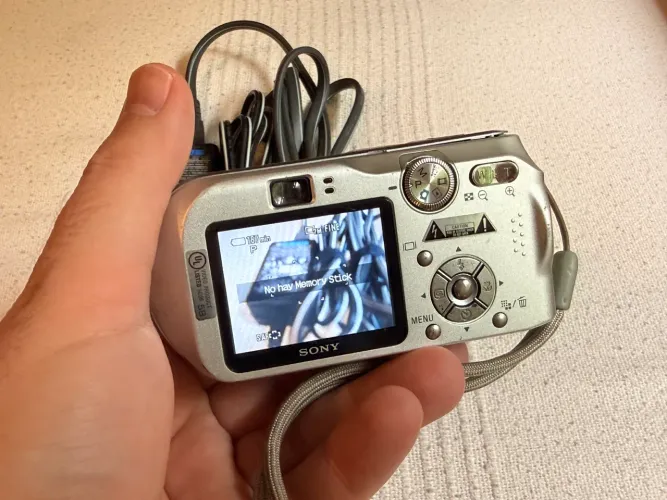 Sony Cyber-shot DSC-P200 7.2MP Funcionando c/ Bateria e Carregador Originais