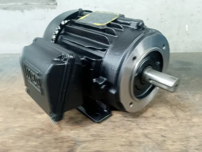 Motor trifásico 2 cv 4 polos flangeado weg