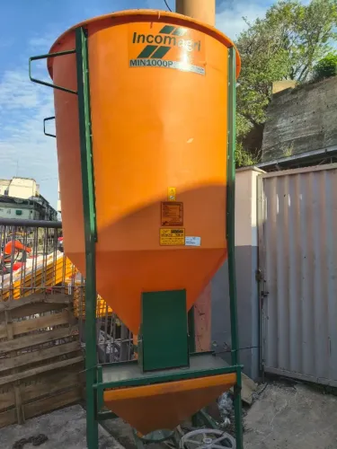 Misturador De Ração Incomagri MIN-P 1000Kg Polietileno Sem Motor - produto novo.
