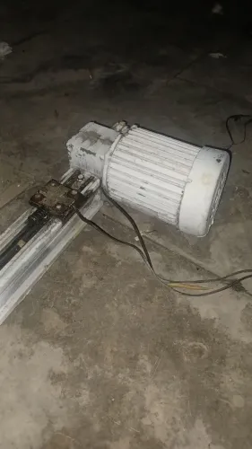 Motor e mecanismo de fuso para portão