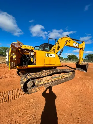 Escavadeira Hidráulica JCB JS220LC 