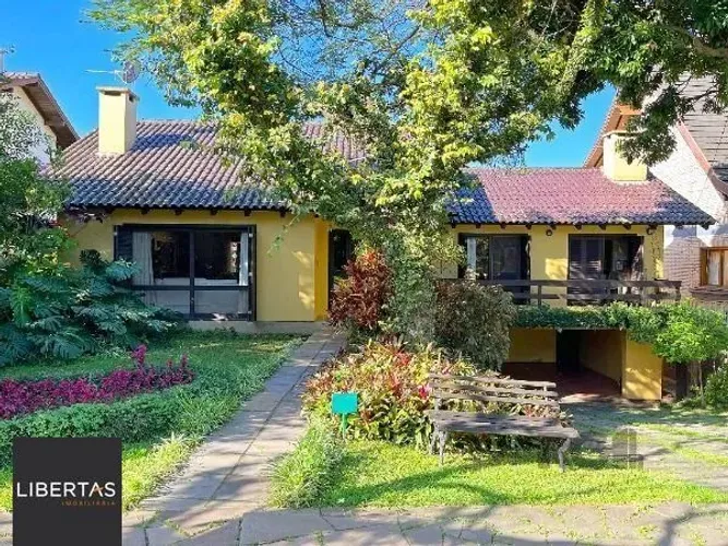 Casa Condominio em Porto Alegre, no bairro Cavalhada, com 4 dormitório(s), e 4 b
