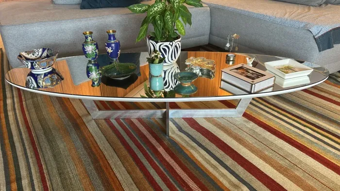 Mesa de centro com tampo espelhado